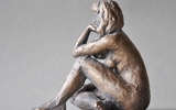 Sitzende Auf Boden Bronze Patiniert Unikat H 9cm